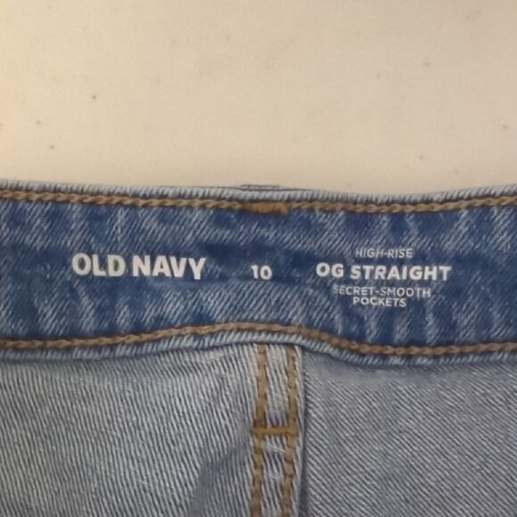 Old Navy Light Blue High-Waisted Jean Shorts with Distressed Hem - Picture 4 of 5